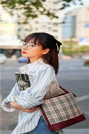 十一假期,爱意成空畅销巨著